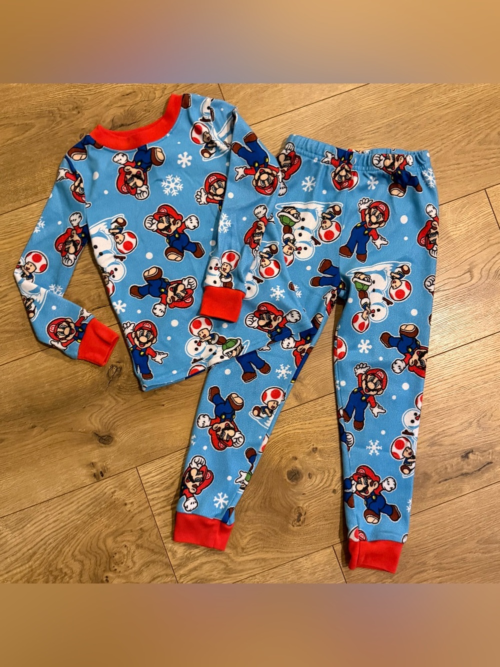 Nintendo Boy's Holiday Super Mario Snug Fit Velour Pajama Set Size 4